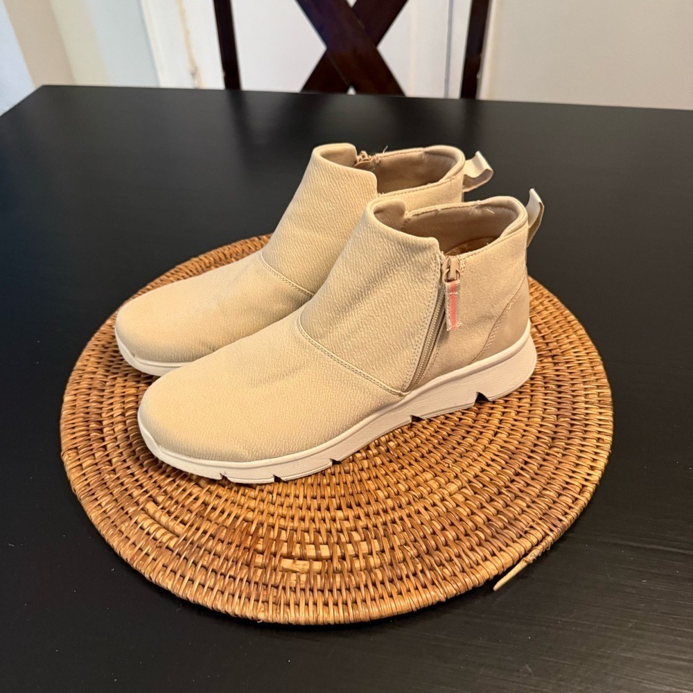 Ryka women's Cream Ankle Boots size 9.5